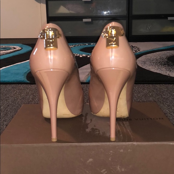 Louis Vuitton Shoes. - Picture 3 of 5
